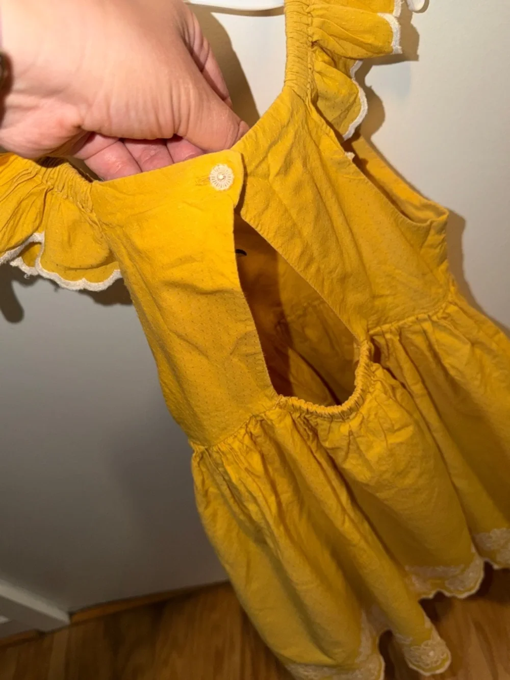 Tahari Girls Cut-Out Mustard Dress y.